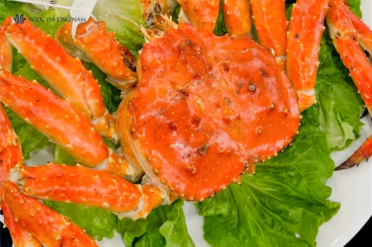 Thưởng thức cua hoàng đế tươi ngon thượng hạng tại Nhà hàng Ngọc Phương Nam Hạ Long. Hải sản nhập khẩu chất lượng, vị ngon khó cưỡng. Đặt bàn ngay!