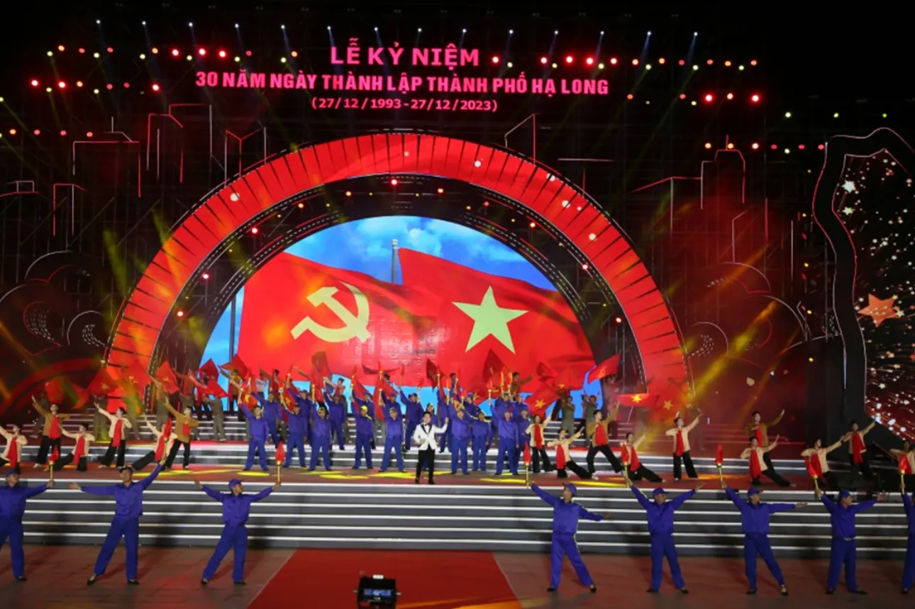 Toàn cảnh Lễ kỷ niệm 30 năm ngày thành lập thành phố Hạ Long (1993 - 2023) với các chương trình nghệ thuật đặc sắc. Tự hào hành trình phát triển của thành phố di sản.
