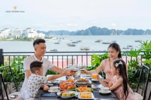 Tận hưởng khoảnh khắc sum vầy hạnh phúc bên bữa tiệc hải sản đẳng cấp cùng gia đình tại Nhà hàng Ngọc Phương Nam Hạ Long. View biển trọn vẹn, không gian ấm cúng.