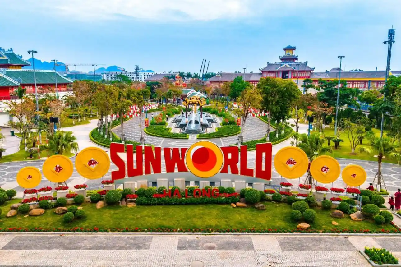 Trải nghiệm thiên đường giải trí Sun World Ha Long Complex tại Bãi Cháy. Khám phá tổ hợp trò chơi cảm giác mạnh và cáp treo vượt biển ngay.