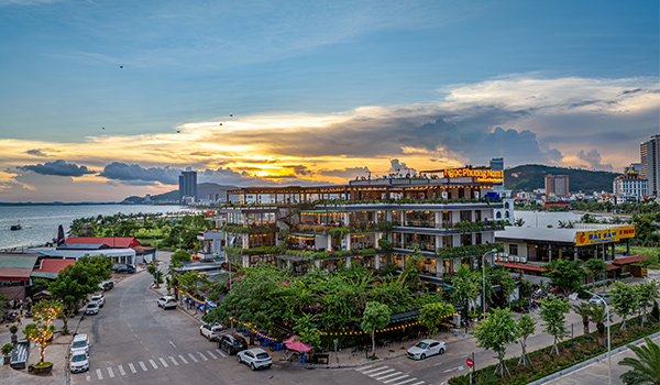 Nhà hàng Ngọc Phương Nam view biển đẹp tại Hạ Long