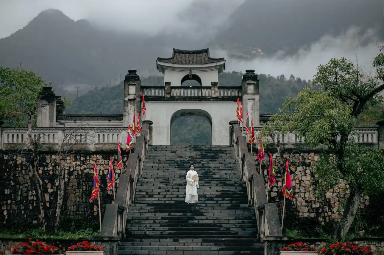 Khám phá vẻ đẹp tâm linh của núi rừng Yên Tử, Quảng Ninh. Điểm đến không thể bỏ qua trong hành trình du lịch kết hợp ẩm thực tại Hạ Long.
