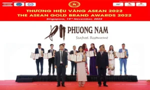 Giấy chứng nhận Nhà hàng Ngọc Phương Nam đạt Top 100 Thương hiệu Vàng ASEAN 2025 tại Singapore