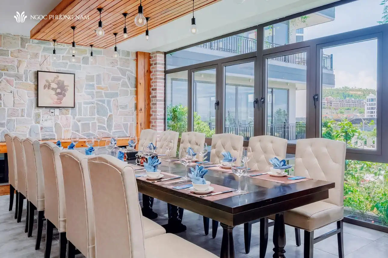 Phòng VIP riêng tư tại Nhà hàng Ngọc Phương Nam Hạ Long với không gian sang trọng và đẳng cấp